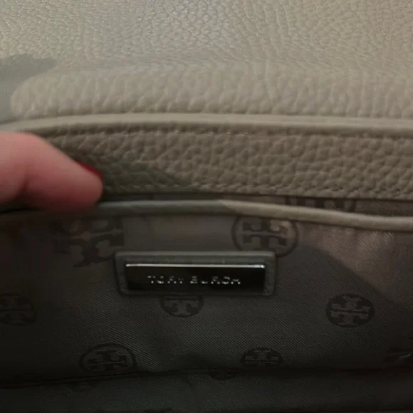 Tory Burch Gray Crossbody Bag with Leather Texture - Picture 4 of 4
